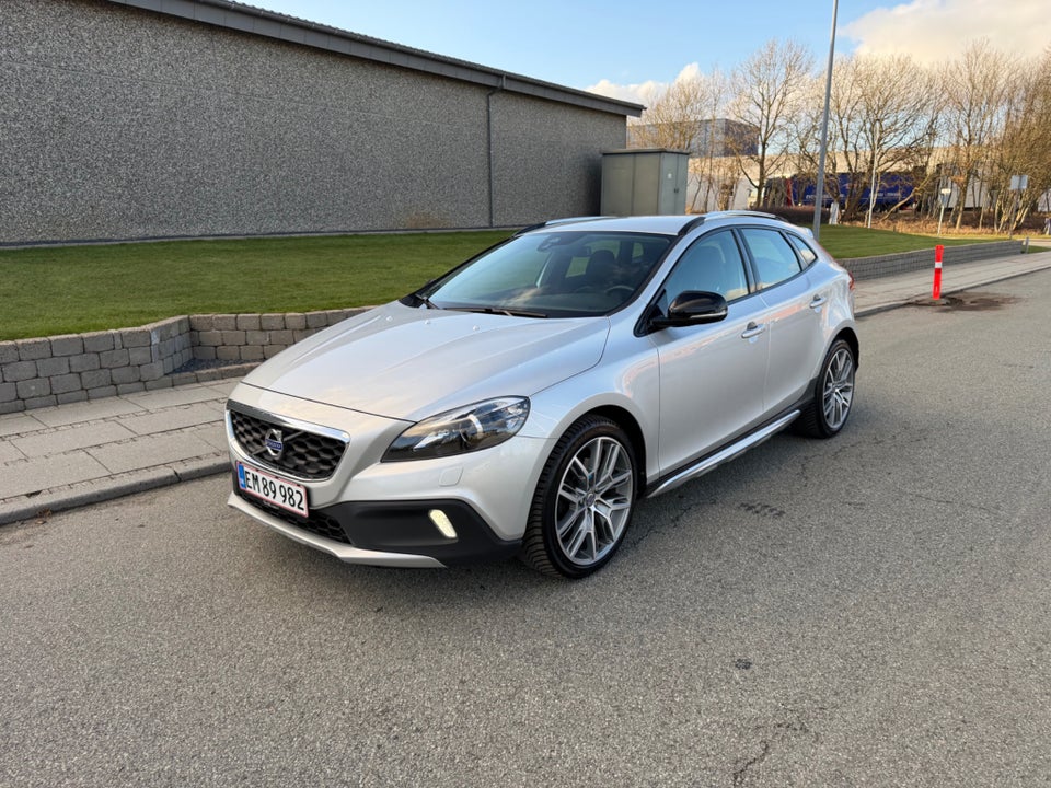 Volvo V40 CC 2,5 T5 254 Summum aut. AWD 5d