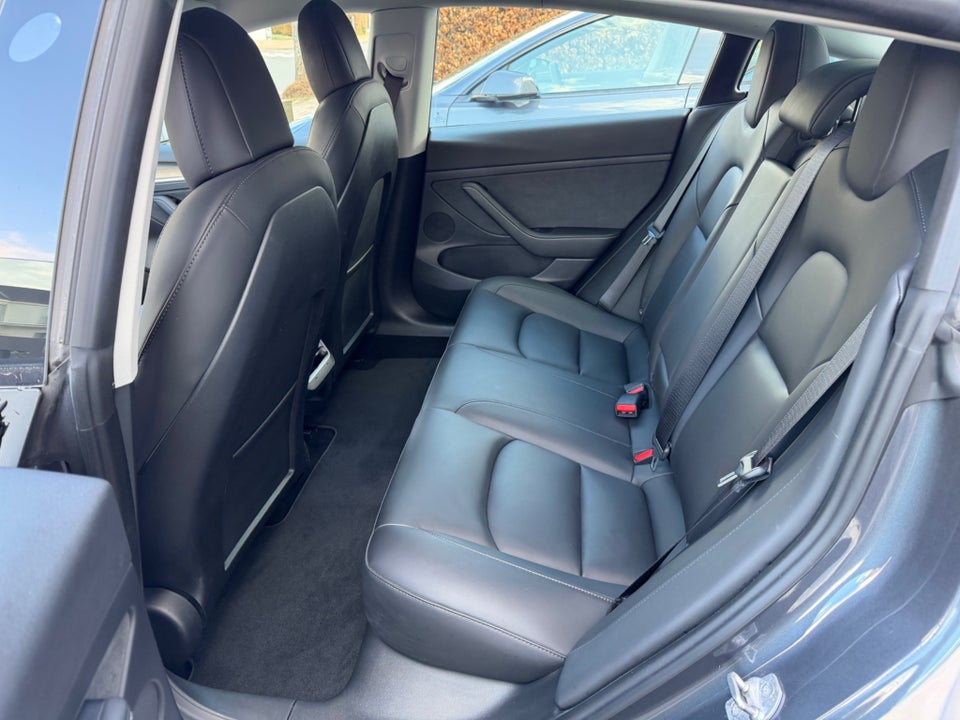 Tesla Model 3 Standard Range+ RWD 4d