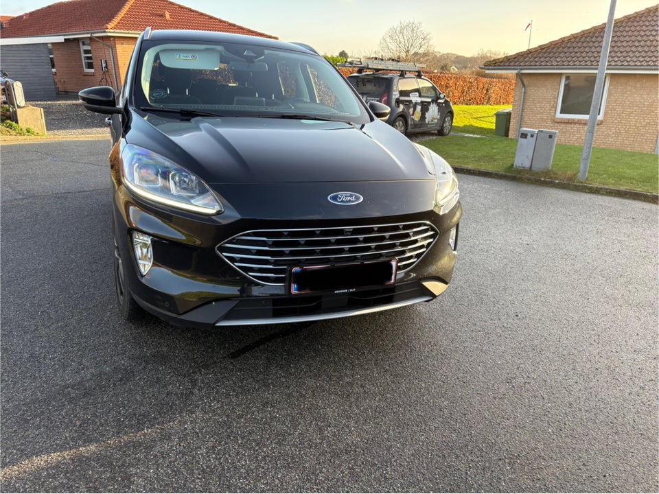 Ford Kuga 2,5 PHEV Titanium CVT 5d