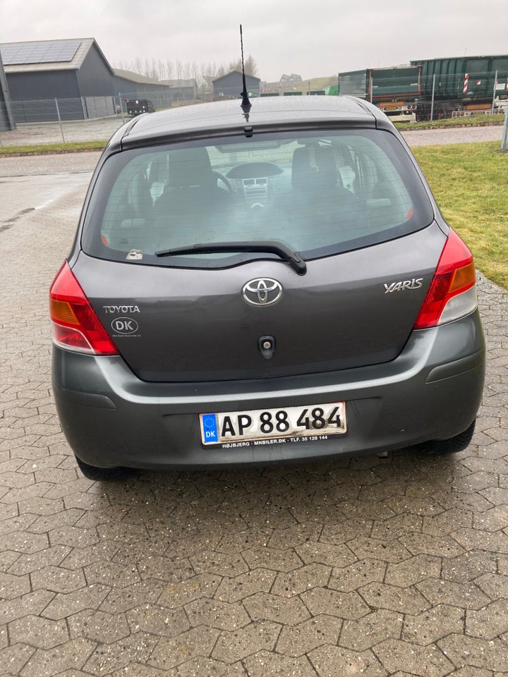Toyota Yaris 1,0 T1 5d
