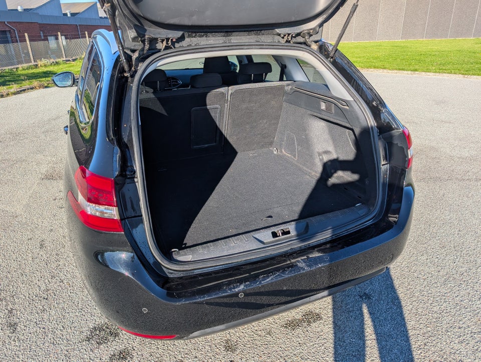Peugeot 308 1,2 e-THP 130 Selection Sky SW 5d