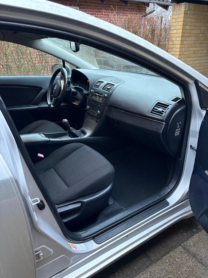 Toyota Avensis 2,0 D-4D T1 4d