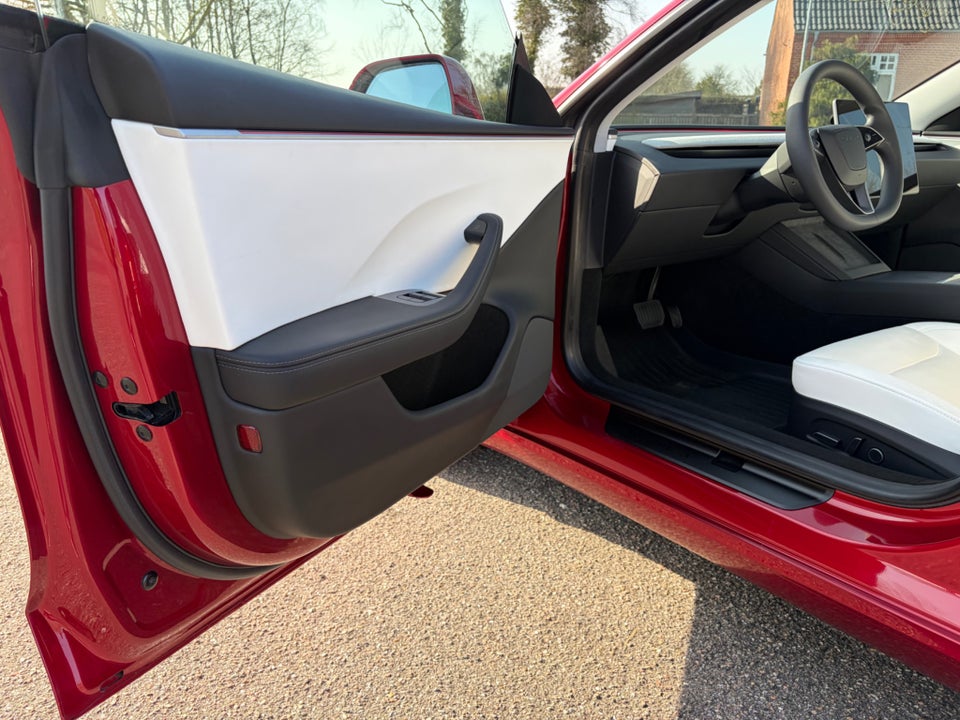 Tesla Model 3 RWD 4d