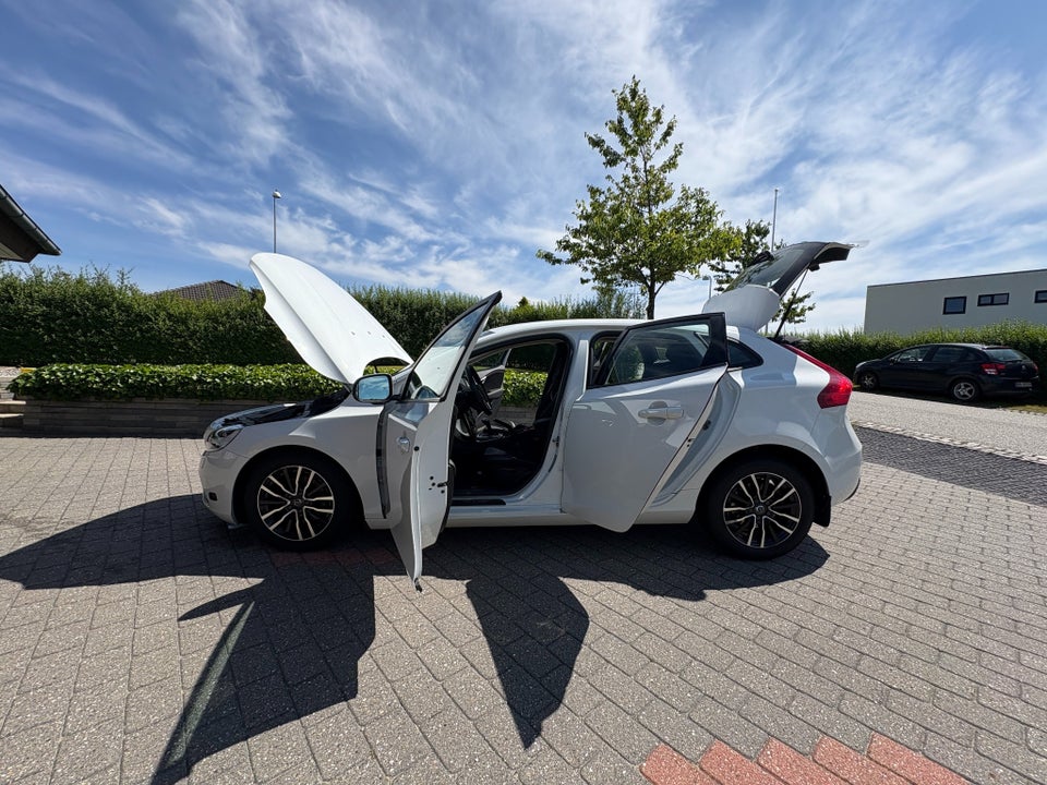 Volvo V40 2,0 D2 120 Business Advanced 5d