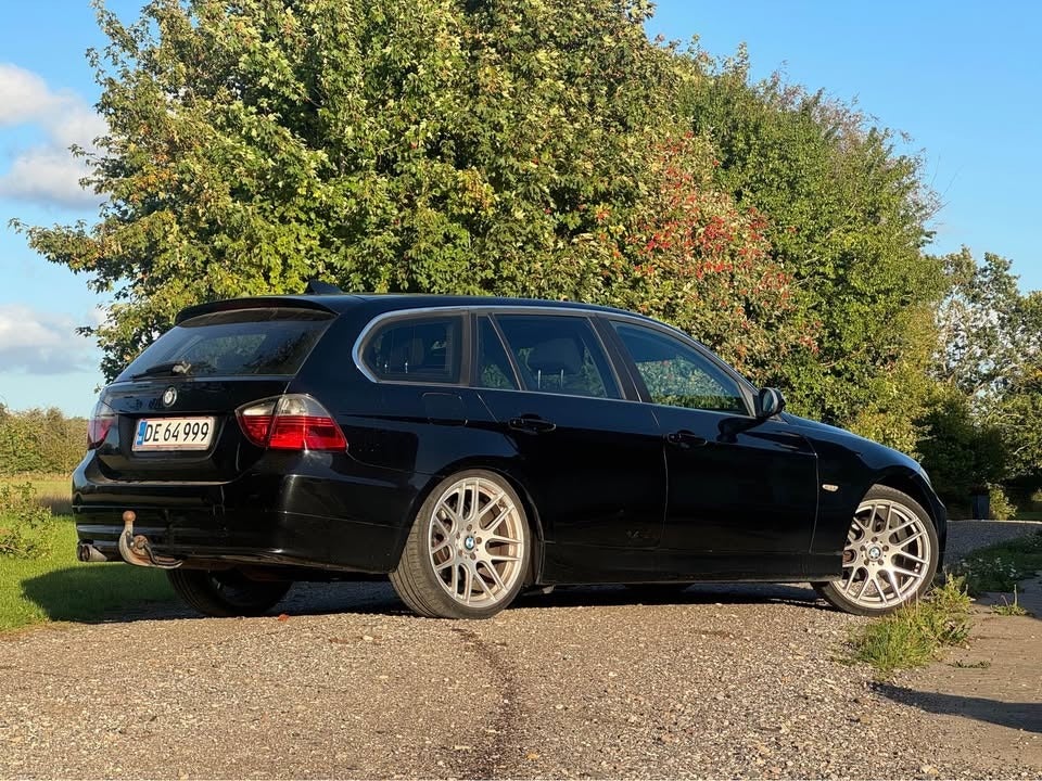 BMW 325i 2,5 Touring aut. 5d