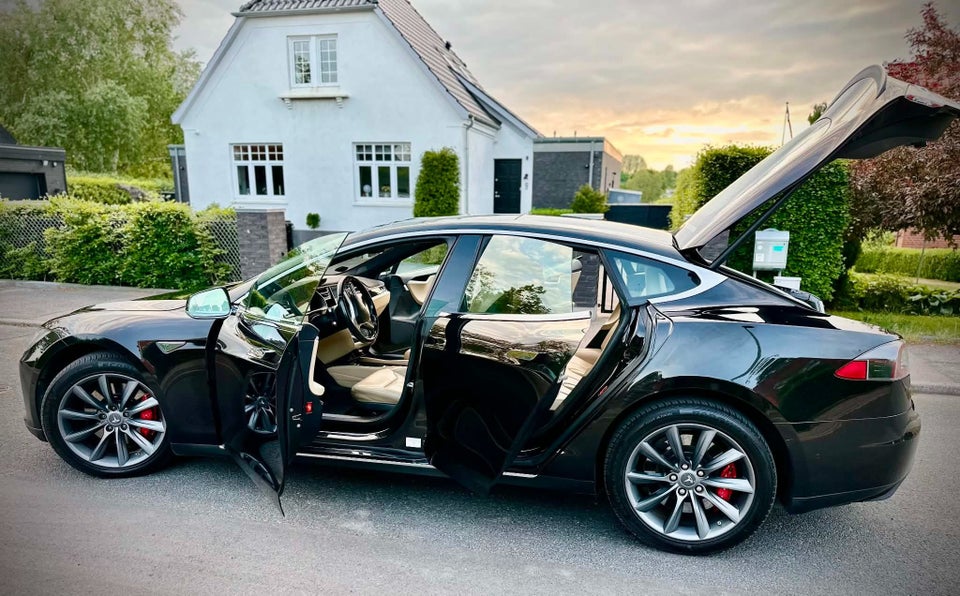 Tesla Model S P90D 5d