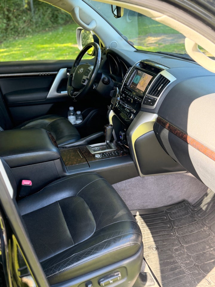 Toyota Land Cruiser 4,5 V8 D-4D T3 aut. Van 5d