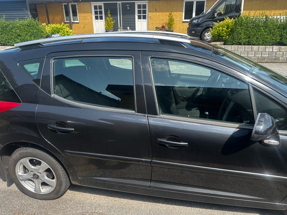 Peugeot 207 1,6 VTi Premium SW 5d