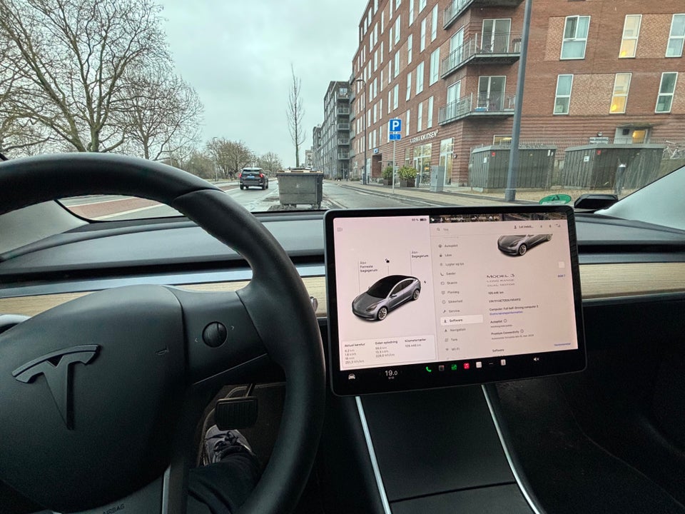 Tesla Model 3 Long Range AWD 4d