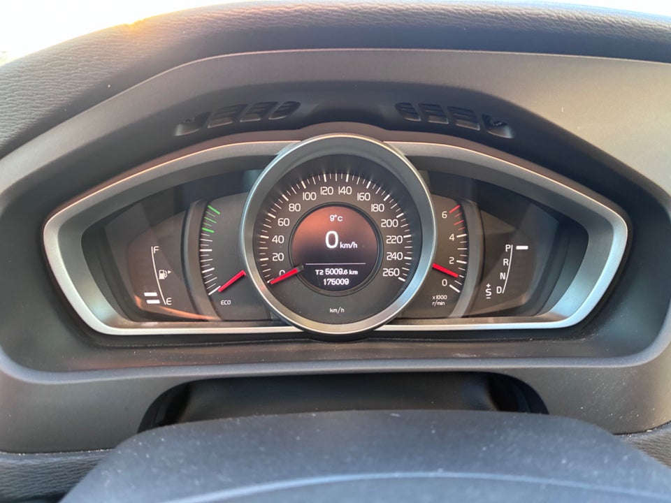 Volvo V40 2,0 D2 120 Business Summum 5d