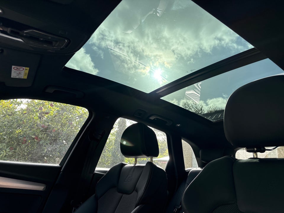 Audi Q5 40 TDi S-line quattro S-tr. 5d