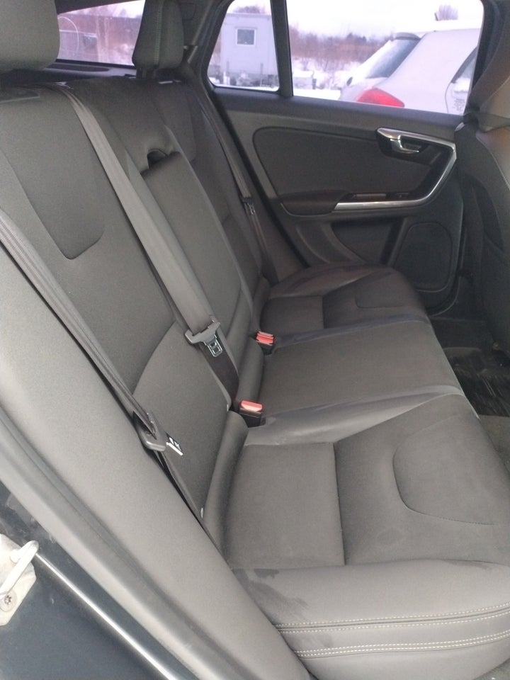 Volvo V60 2,0 D4 181 Momentum aut. 5d