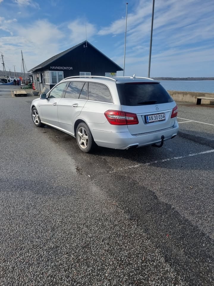 Mercedes E220 2,2 CDi Avantgarde stc. aut. 5d