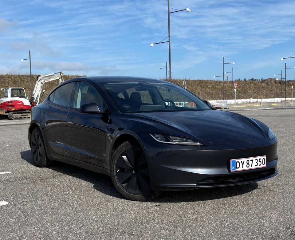 Tesla Model 3 RWD 4d