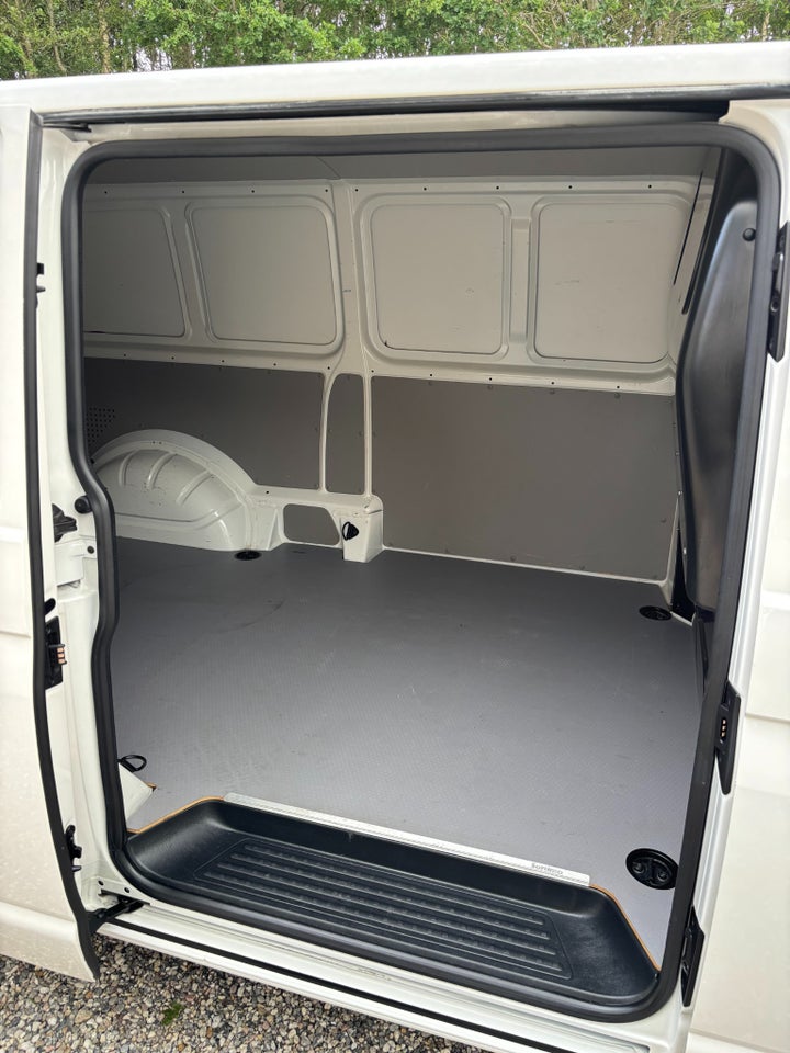 VW Transporter 2,0 TDi 150 Kassevogn DSG lang