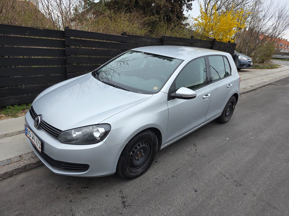 VW Golf VI 1,6 TDi 105 Comfortline 5d