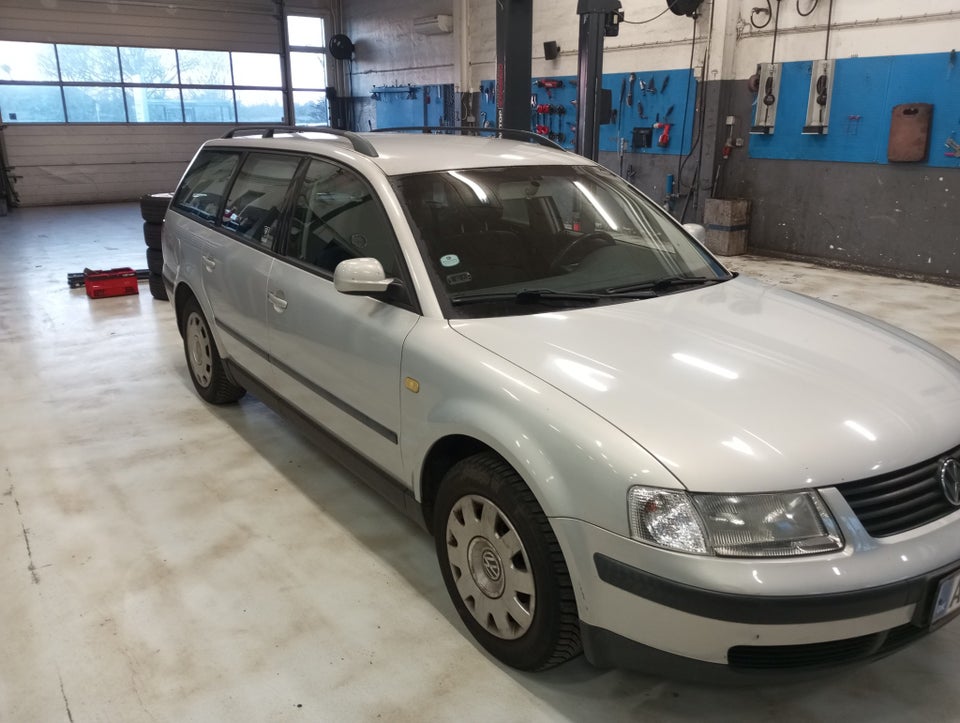 VW Passat 1,6 Variant 5d