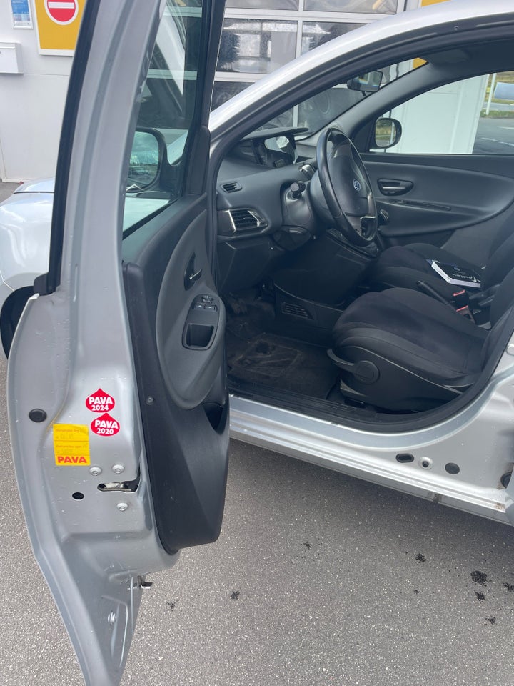 Lancia Ypsilon 1,2 8V 3d