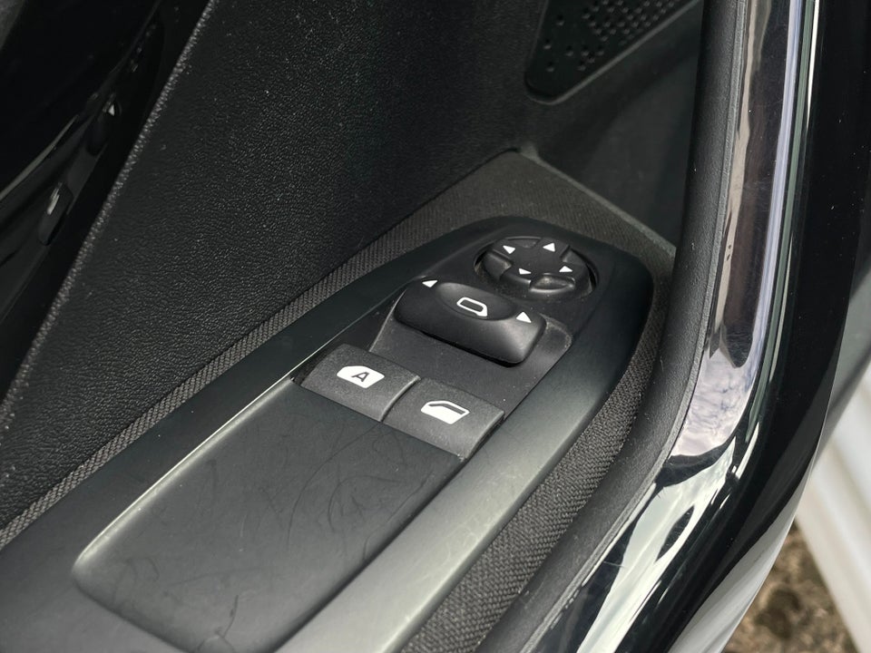 Peugeot 208 1,6 BlueHDi 100 Allure Sky 5d