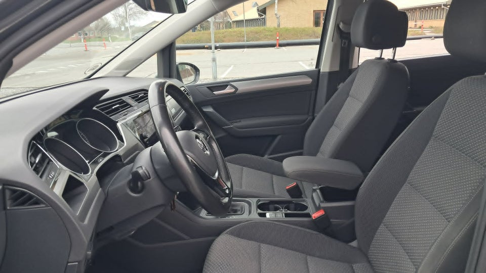 VW Touran 1,6 TDi 115 Comfortline DSG 7prs 5d