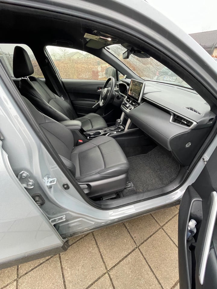 Toyota Corolla Cross 2,0 Hybrid Elegant CVT 5d