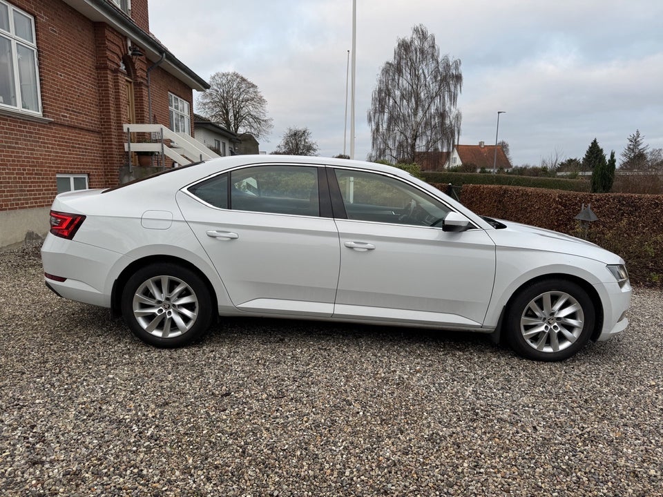 Skoda Superb 1,6 TDi 120 Style DSG 5d