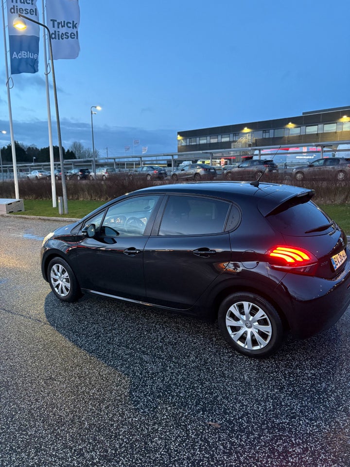 Peugeot 208 1,6 BlueHDi 100 Envy 5d