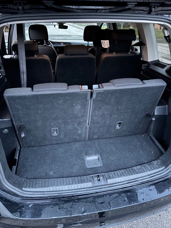 VW Touran 1,6 TDi 115 IQ.Drive DSG 7prs 5d