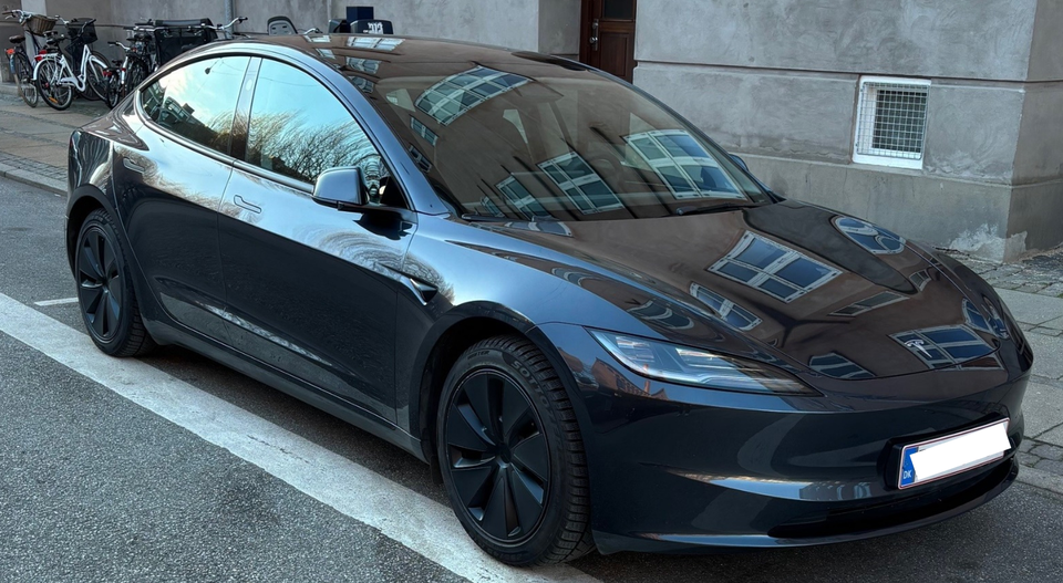 Tesla Model 3 Long Range AWD 4d