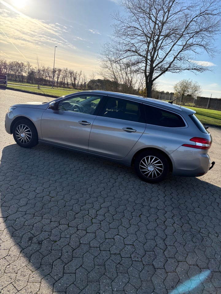 Peugeot 308 1,6 BlueHDi 120 Allure SW 5d