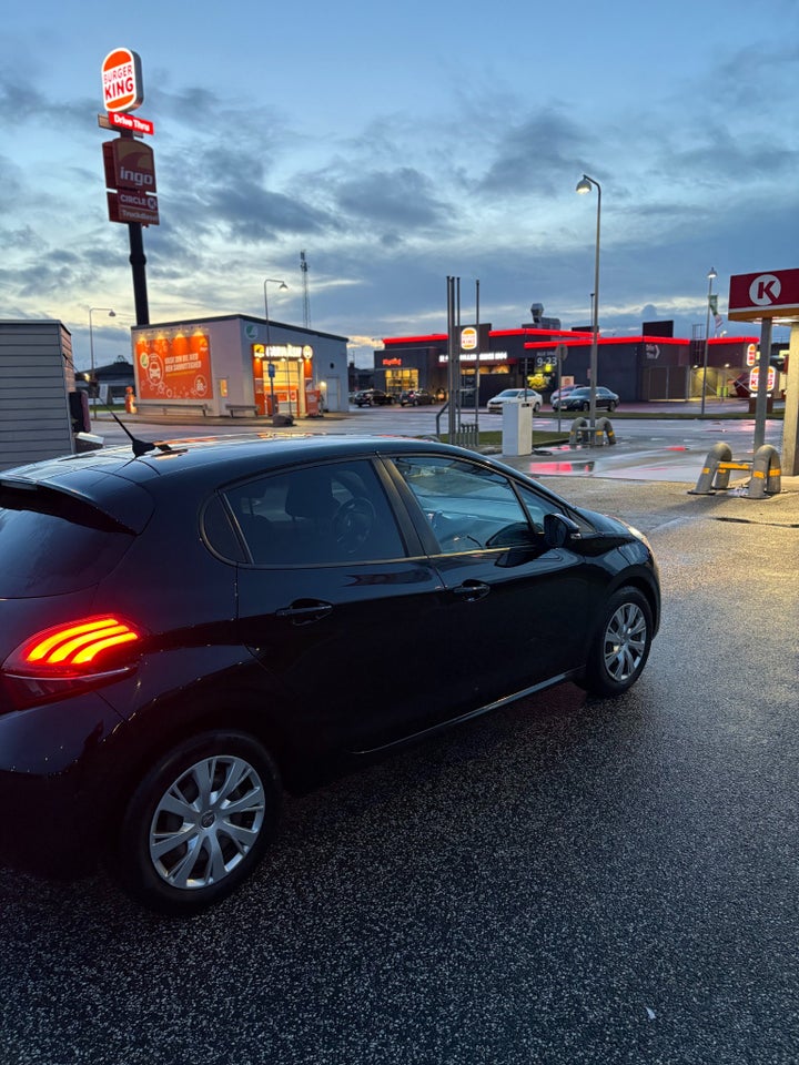 Peugeot 208 1,6 BlueHDi 100 Envy 5d