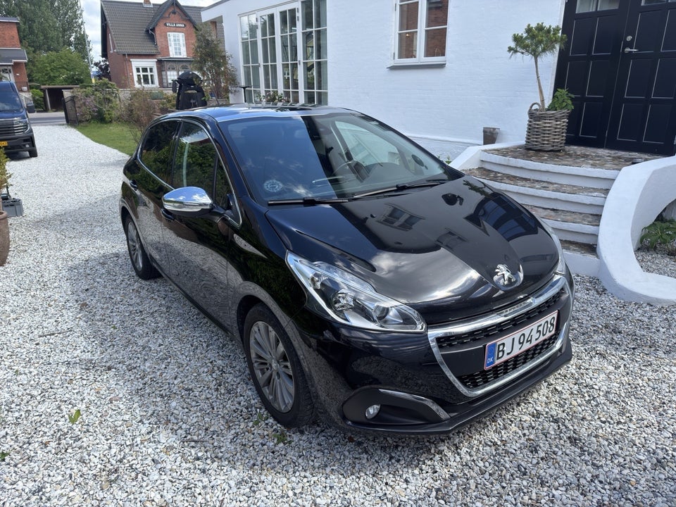 Peugeot 208 1,6 BlueHDi 100 Desire Sky 5d
