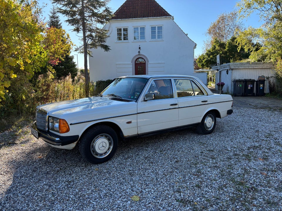 Mercedes 230 E 2,3 aut. 4d