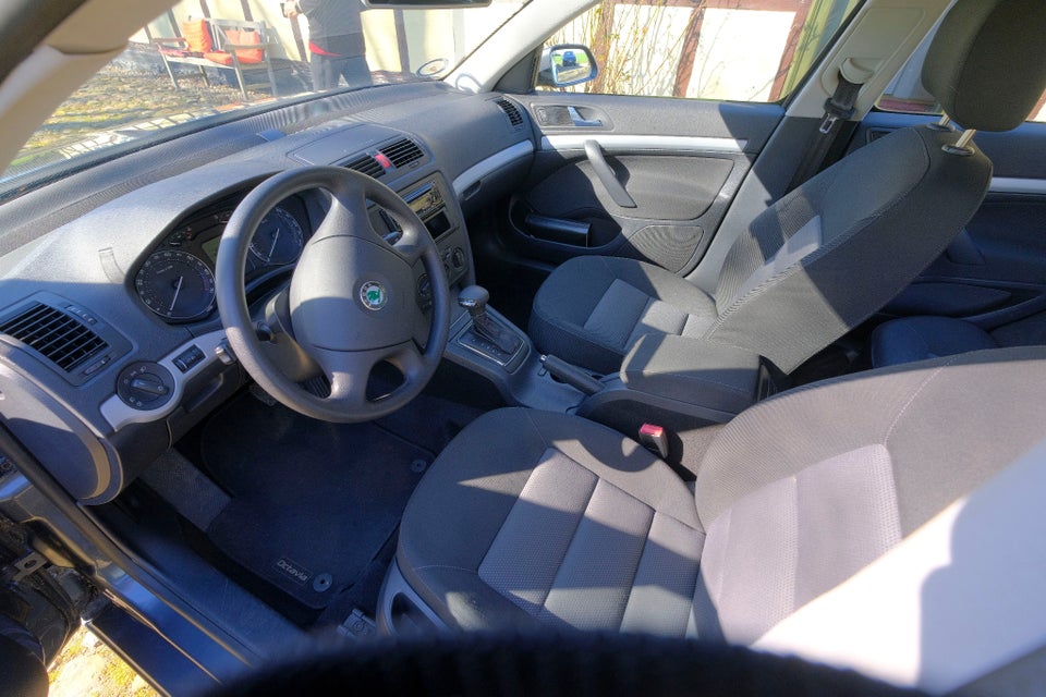 Skoda Octavia 1,6 FSi Ambiente aut. 5d