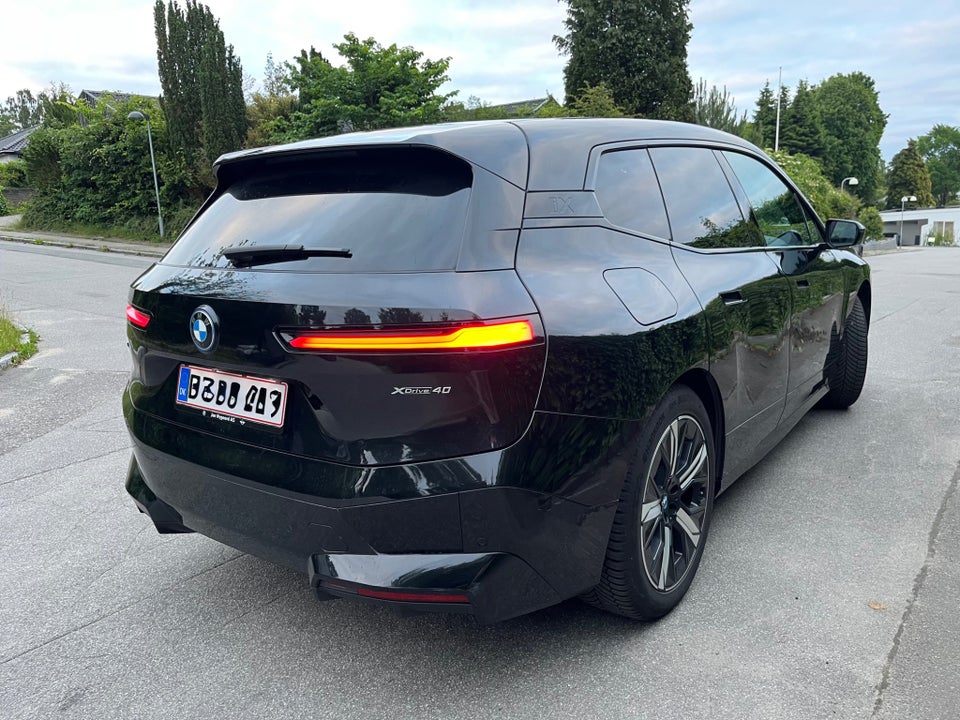 BMW iX xDrive40 Fully Charged Sport 5d