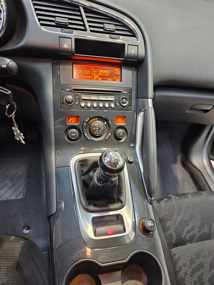 Peugeot 3008 1,6 HDi 110 Premium Cool 5d