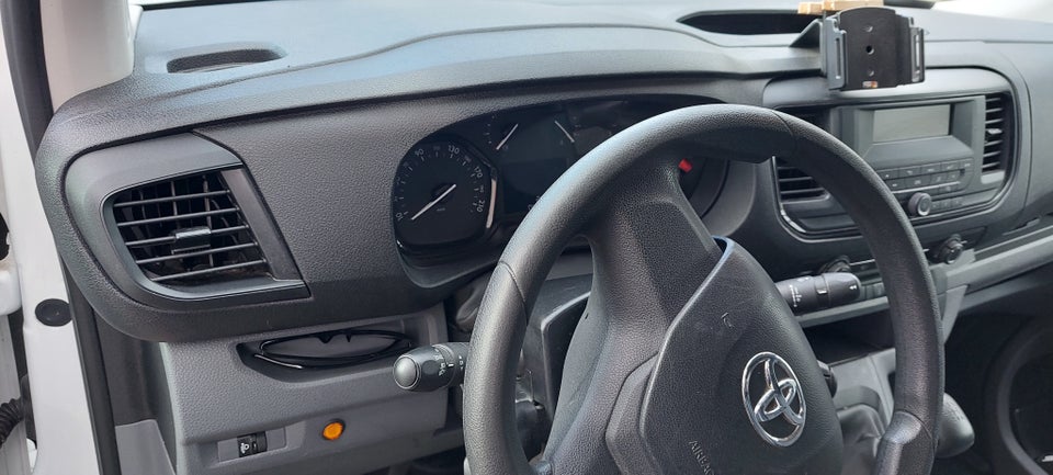 Toyota ProAce 2,0 D 120 Medium Comfort 5d