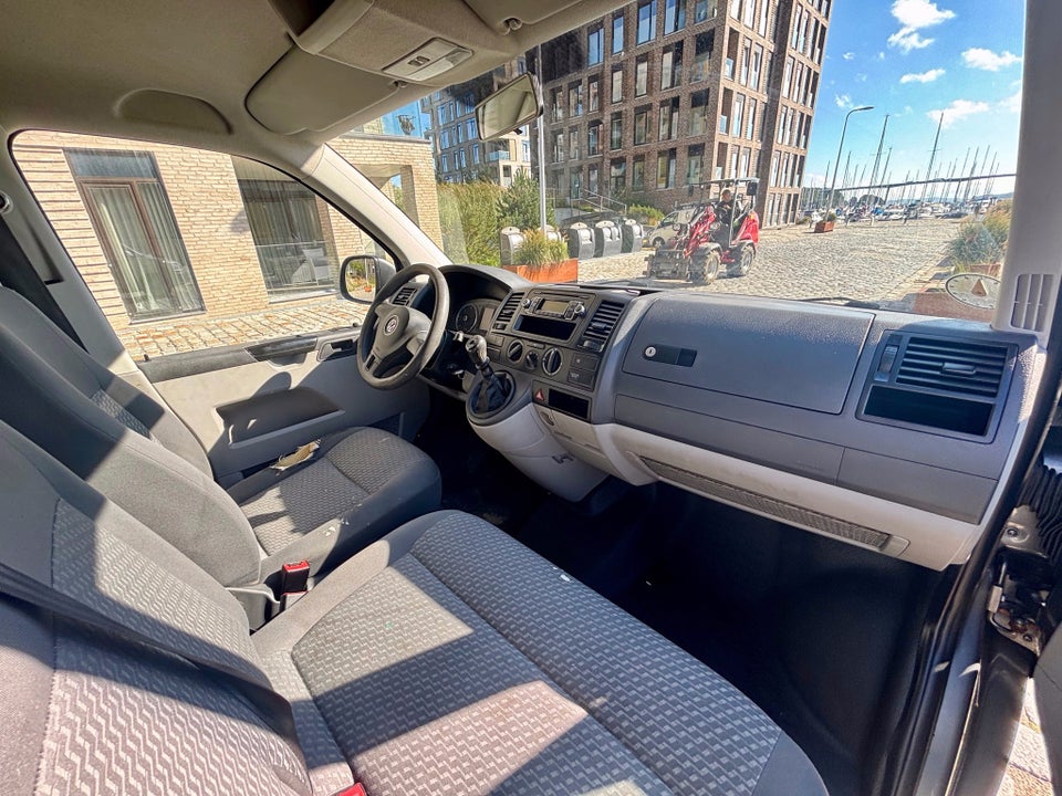 VW Transporter 2,0 TDi 102 Kassevogn lang