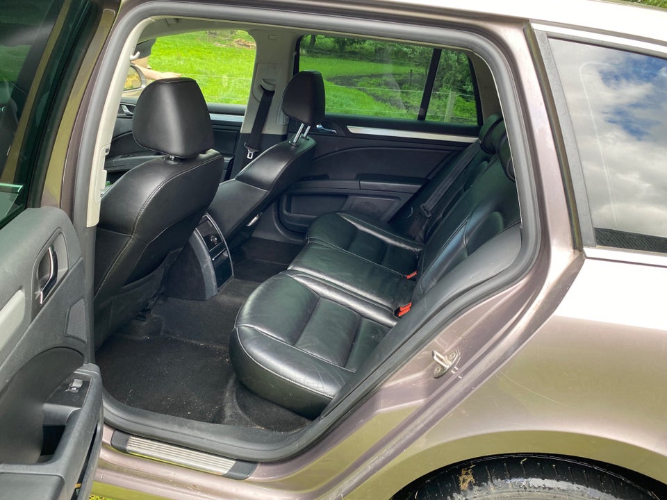 Skoda Superb 2,0 TDi 170 Elegance Combi DSG 5d