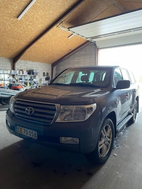 Toyota Land Cruiser 4,5 V8 D-4D aut. Van 5d