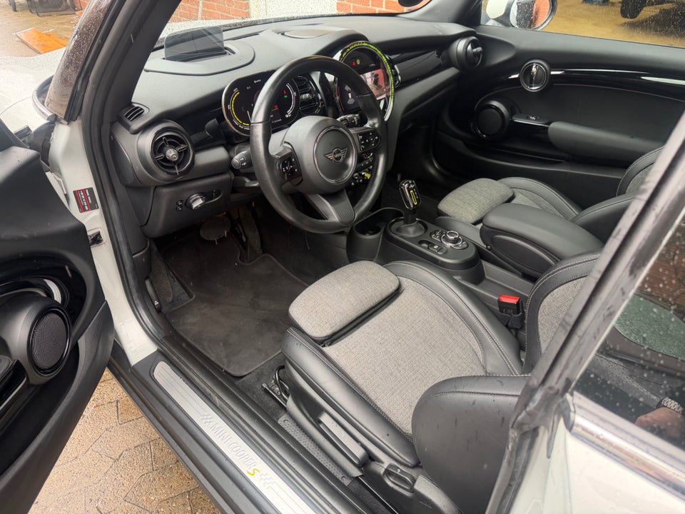 MINI Cooper SE Maximise 3d