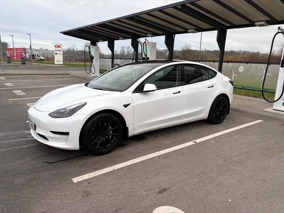 Tesla Model 3 Standard Range+ RWD 4d