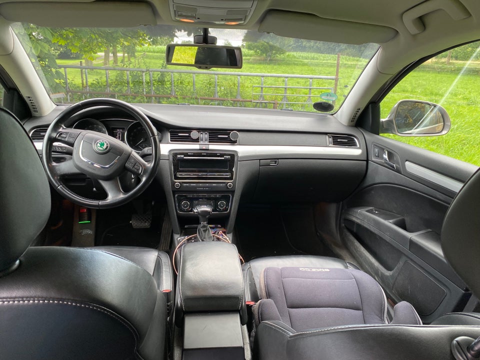 Skoda Superb 2,0 TDi 170 Elegance Combi DSG 5d