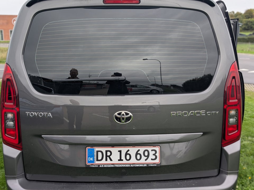 Toyota ProAce City Verso 1,2 T 110 Long Shuttle 7prs 6d