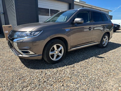Mitsubishi Outlander 2,4 PHEV Inform CVT 4WD 5d
