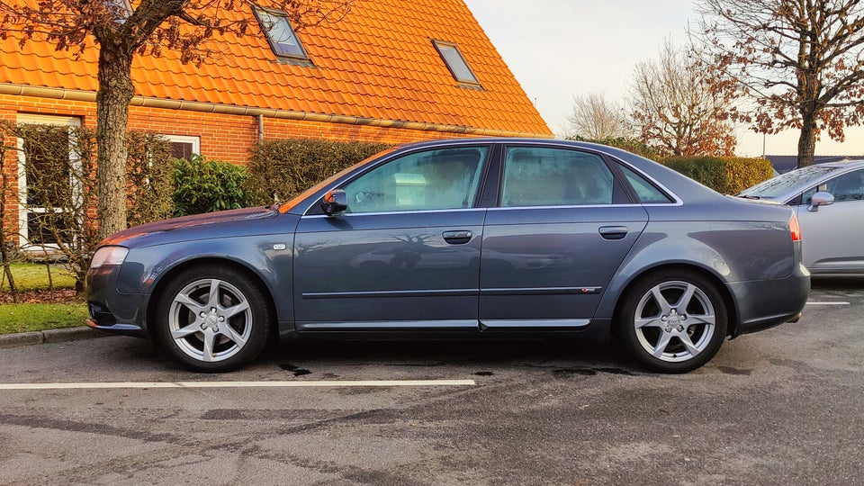 Audi A4 1,8 T 163 quattro 4d