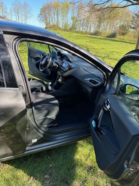 Peugeot 208 1,2 PureTech 82 Exclusive+ 5d