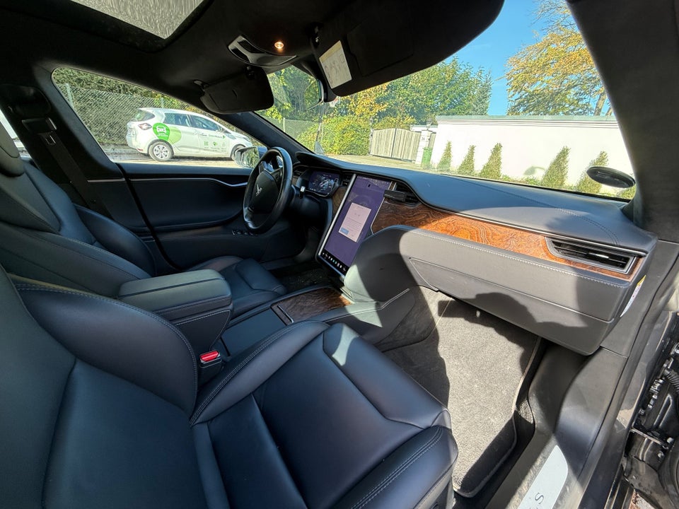 Tesla Model S Standard Range AWD 5d