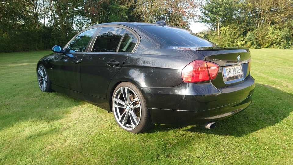 BMW 320i 2,0  4d