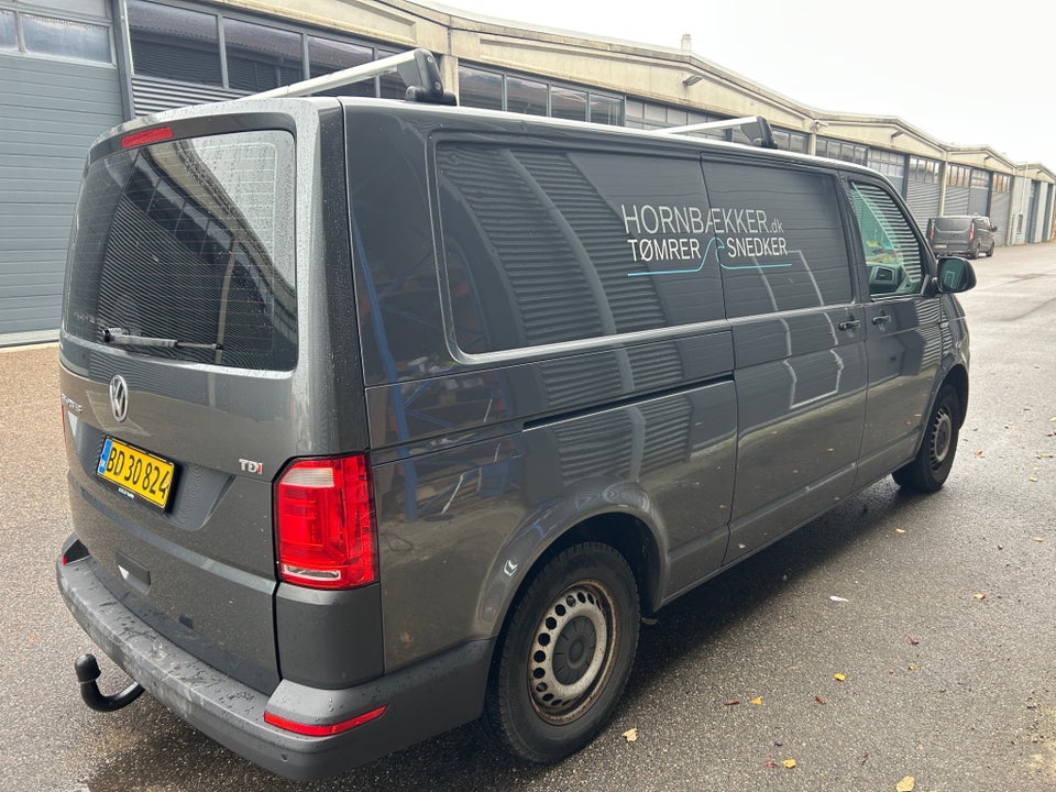 VW Transporter 2,0 TDi 140 Kassevogn DSG lang